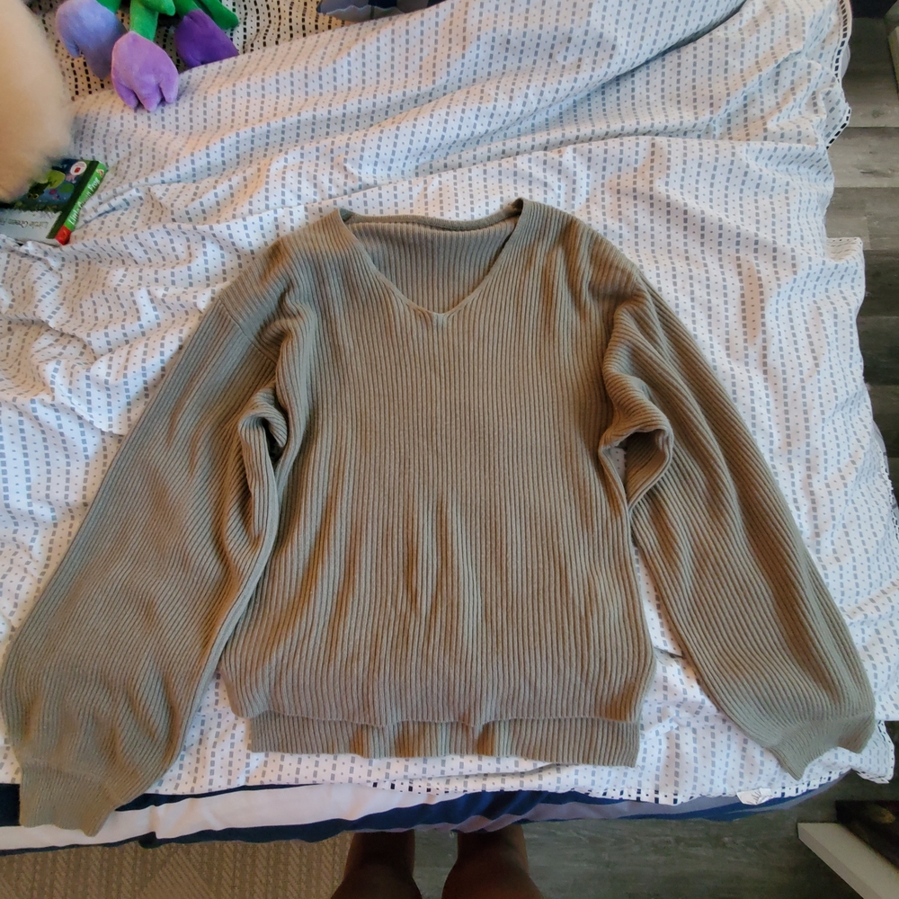 Women's Ribbed V-Neck Sweater - Tan